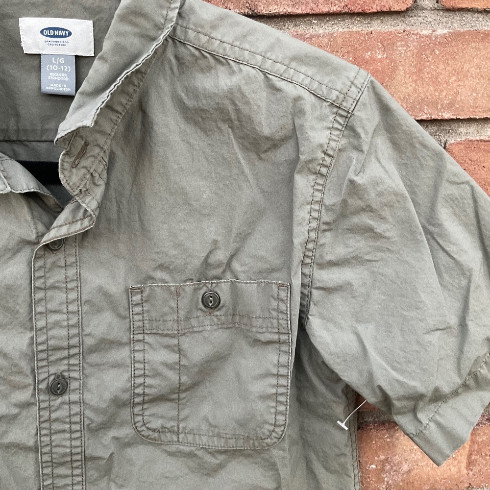 Short sleeve button down! - Picture 4 of 7